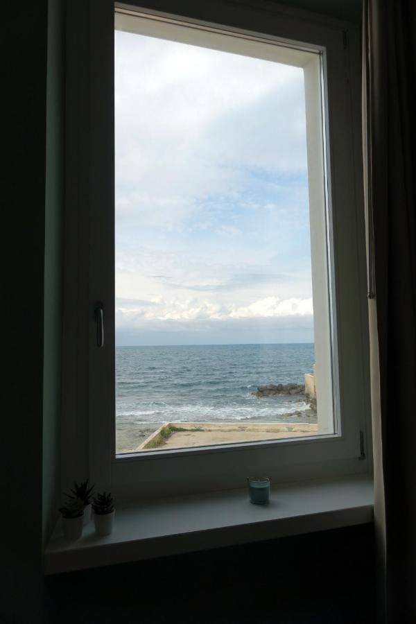 La Finestra Sul Mare Apartment Бари Екстериор снимка
